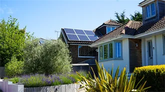 Wind and solar hybrid networking for communication base stations